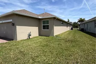 10395 SW Landry Ln SW, Port Saint Lucie, FL 34987 - Photo 4