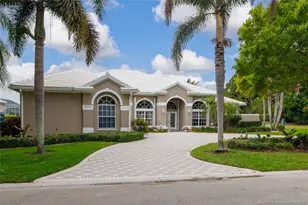 2074 SW Bradford Pl, Palm City, FL 34990 - Photo 2