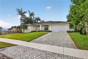 814 SW 29th St, Palm City, FL 34990 - Photo 2