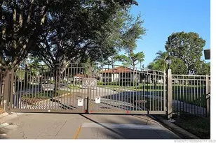 121 SW South River Dr, Stuart, FL 34997 - Photo 2