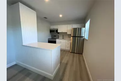 661 Hernando Street #4, Fort Pierce, FL 34949 - Photo 2