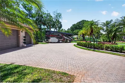 5884 NW 79th Way, Pompano Beach, FL 33067 - Photo 10