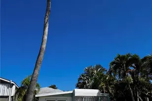 466 Nettles Blvd, Jensen Beach, FL 34957 - Photo 4