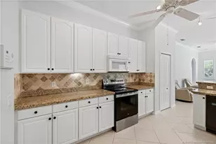 512 NW Sunflower Pl, Jensen Beach, FL 34957 - Photo 10