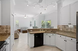 512 NW Sunflower Pl, Jensen Beach, FL 34957 - Photo 12