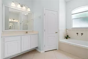 512 NW Sunflower Pl, Jensen Beach, FL 34957 - Photo 20