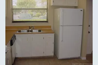 1290 SE Parkview Place #A2, Stuart, FL 34994 - Photo 4
