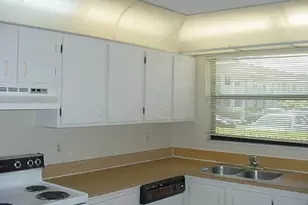 1290 SE Parkview Pl, Stuart, FL 34994 - Photo 6