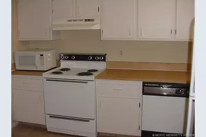 1290 SE Parkview Place #A2, Stuart, FL 34994 - Photo 8