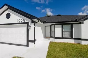 1225 SW Hunnicut Ave SW, Port Saint Lucie, FL 34953 - Photo 4