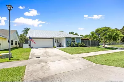 4401 SE Satinleaf Place, Stuart, FL 34997 - Photo 4