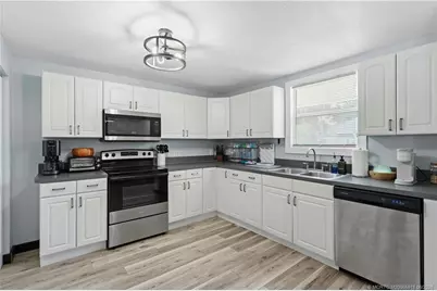 2495 NE Hickory Avenue, Jensen Beach, FL 34957 - Photo 16