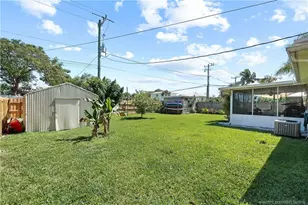 523 SE Dolphin Dr, Stuart, FL 34996 - Photo 44