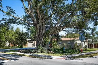 523 SE Dolphin Drive, Stuart, FL 34996 - Photo 2