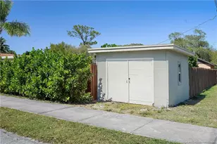 523 SE Dolphin Dr, Stuart, FL 34996 - Photo 48