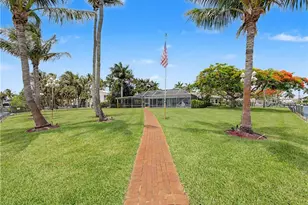 1910 NW Cove Cir, Stuart, FL 34994 - Photo 18