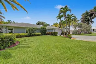 1910 NW Cove Cir, Stuart, FL 34994 - Photo 10