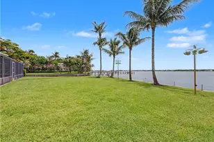 1910 NW Cove Cir, Stuart, FL 34994 - Photo 16