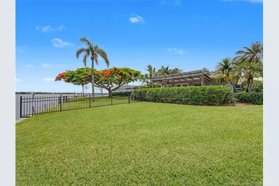 1910 NW Cove Circle, Stuart, FL 34994 - Photo 12