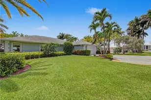 1910 NW Cove Cir, Stuart, FL 34994 - Photo 10