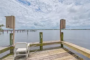 1910 NW Cove Cir, Stuart, FL 34994 - Photo 16