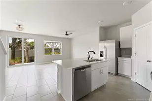 325 SE Halifax Ln, Stuart, FL 34994 - Photo 8
