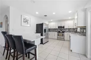 1007 SE Euclid Ln, Port Saint Lucie, FL 34983 - Photo 10