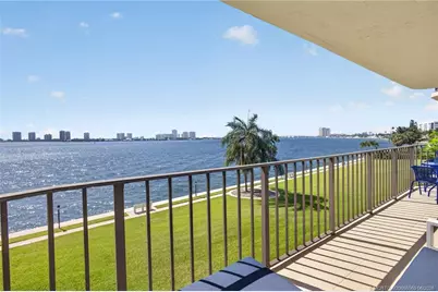 801 Lake Shore Drive #302, Lake Park, FL 33403 - Photo 2