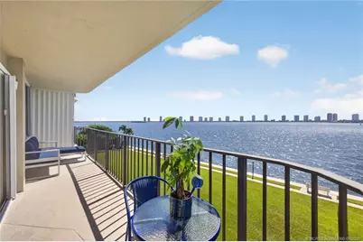 801 Lake Shore Drive #302, Lake Park, FL 33403 - Photo 4