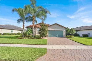 466 SE Vallarta Dr, Port Saint Lucie, FL 34984 - Photo 2