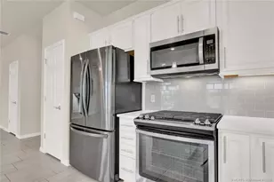 466 SE Vallarta Dr, Port Saint Lucie, FL 34984 - Photo 16