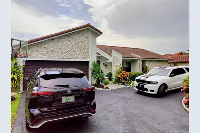 9780 NW 10th Street, Plantation, FL 33322 - Photo 2