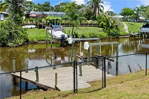 864 SE Degan Dr, Port Saint Lucie, FL 34983 - Photo 4