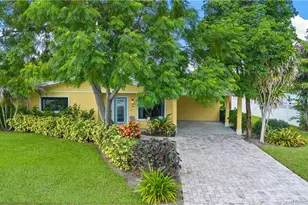 908 SE Krueger Pkwy, Stuart, FL 34996 - Photo 2