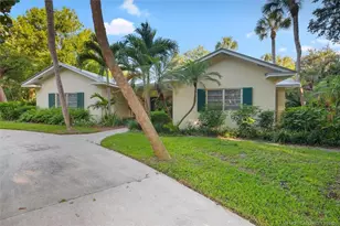 24 N Via Lucindia, Sewalls Point, FL 34996 - Photo 1