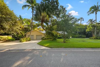 24 N Via Lucindia, Sewalls Point, FL 34996 - Photo 2