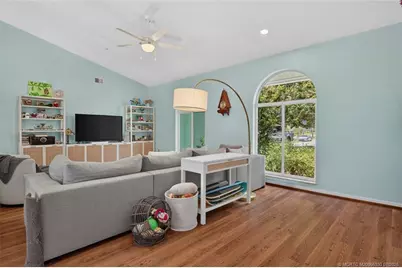 204 NE Elm Terrace, Jensen Beach, FL 34957 - Photo 4