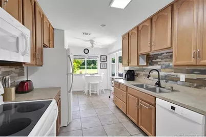 3303 SE Sandpiper Circle, Port Saint Lucie, FL 34952 - Photo 4