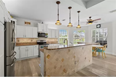 502 SE Majestic Terrace, Port Saint Lucie, FL 34983 - Photo 10