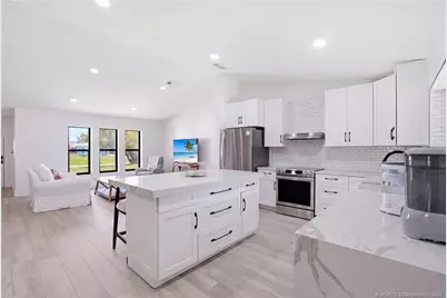 822 SE Cavern Avenue, Port Saint Lucie, FL 34983 - Photo 4