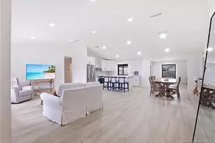822 SE Cavern Ave, Port Saint Lucie, FL 34983 - Photo 2