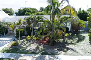 8695 SE Janice Dr, Hobe Sound, FL 33455 - Photo 2