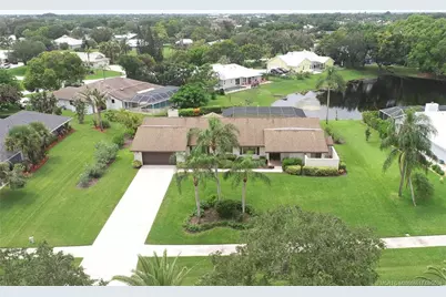 2490 NE Pinecrest Lakes Boulevard, Jensen Beach, FL 34957 - Photo 2