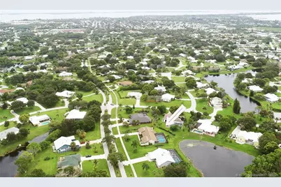 2490 NE Pinecrest Lakes Boulevard, Jensen Beach, FL 34957 - Photo 44