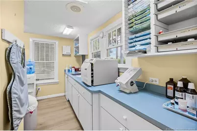 725 SE 5th Street, Stuart, FL 34994 - Photo 8