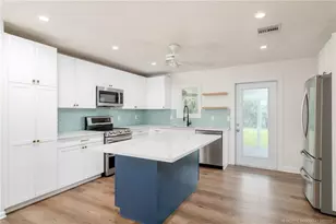 8300 SE Camellia Dr, Hobe Sound, FL 33455 - Photo 6