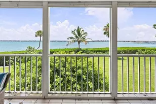 184 NE Edgewater Dr, Stuart, FL 34996 - Photo 1