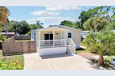 264 NE Oak Street, Stuart, FL 34994 - Photo 1
