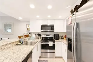 390 NE Edgewater Dr, Stuart, FL 34996 - Photo 10