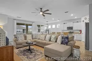 10568 SW Cambria Ln, Port Saint Lucie, FL 34987 - Photo 4